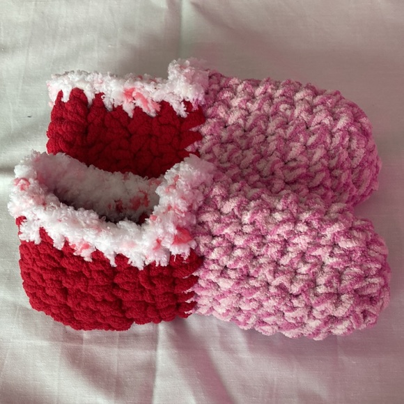Hand crochet slippers - Picture 2 of 2